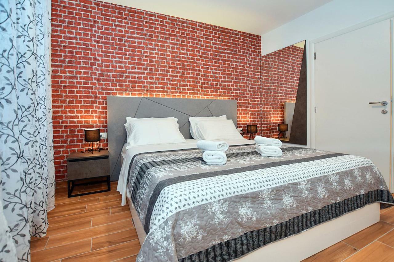 Four Corners Apartment